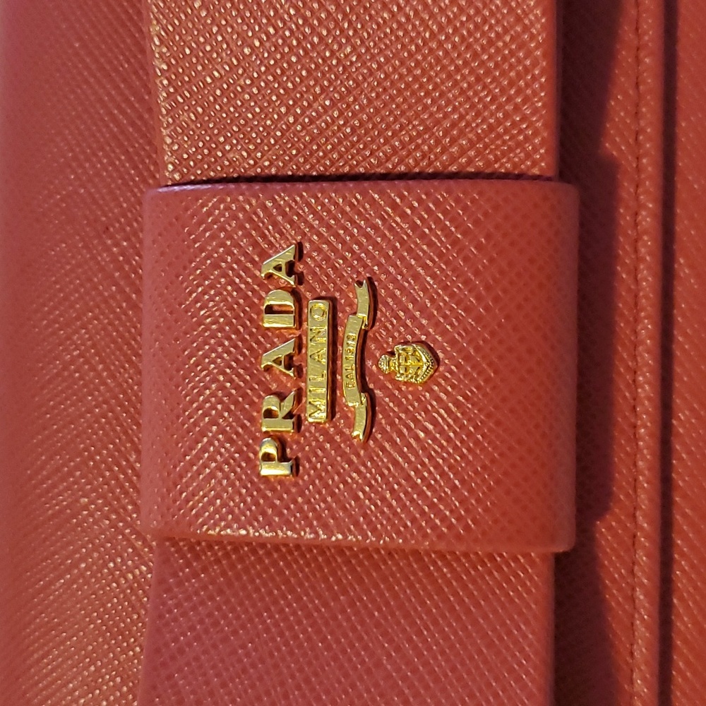 PRADA Pink Saffiano Leather wallet.....very good condition. Final sale! - Picture 2 of 10